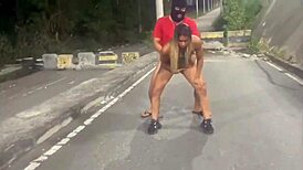 Hey, esposa gets followed and bangs the follower hard! 😲