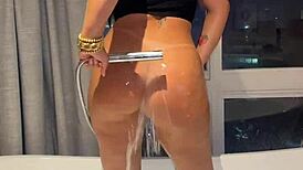 check out that big ass twerking in the bathtub! 😍💦