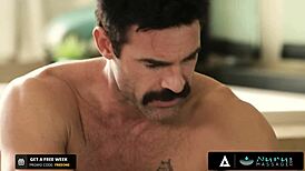 누루 마사지 - 영적 마사지사가 그녀의 스트레스를 깊은 보지 플레이로 풀어줘