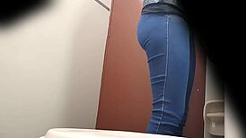 watch this cute teen pissing while spying? so hot