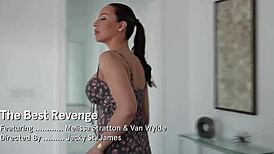 Melissa Stratton's riding that guy's face in her dress, making him orgasm! 😈