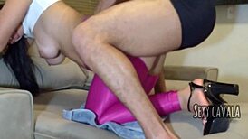 Le meto la verga a mi hermanastra sin darse cuenta