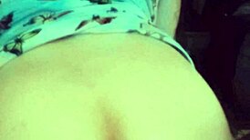 Essa jovem traidora leva pau monstro antes do namorado?