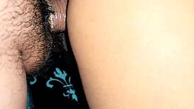 Le meto el dedo en el culo follando estas ricas nalgas punto de vista penetrando su coño mojado y estirado