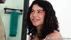 Mlada cura nagrađuje majstora pičkom kao bakšiš