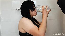 Dús tini Kathy mélytorok szopásban