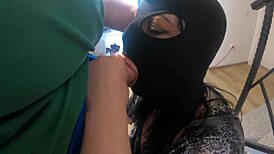 ميليفي كالا تتحرش بمؤخرة كبيرة، صدر، شفط زب، وإصبع شرج أثناء القراءة