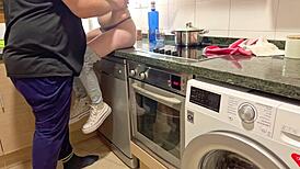 La Chica Que Limpia En Casa Me Pone Caliente Con Sus Jeans La Follo Duro Como Le Gustan A Esa Edad