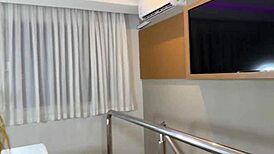 Iniciante modelo linda e gostosa viser frem små pupper og latina-kurver i POV