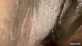 Hej, jaký je pocit z tohoto černého kokotu, co ti trhá těsnou prdel?