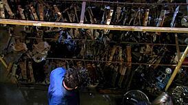 Agent couple fucks quickly in stolen warehouse