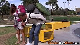 صديقة أسترالية مشعرة تحصل على قذف عميق داخل في فعل خام