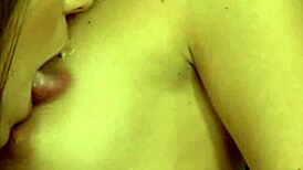 Gal Enjoys Fisting Seduction