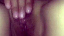 Gæær latina MILF solo med våt fitte i heftig orgasme