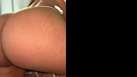 metendo um brinquedo na minha buceta apertada