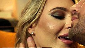 わー、Ella Reeseが今夜のガールフレンドとしてランジェリーでクレイジーパイズリ！！