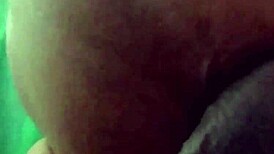 Zrela žena uživa sedeći na kurcu za kreampaj