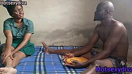 Soukromá lekce s učitelem a vysokoškolačkou zahrnuje intenzivní diskuzi a fyzickou aktivitu