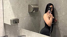 I met this beautiful Colombian girl for deepthroat.