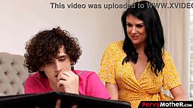 Ond styvmamma bygger elaka band med styvson i het POV