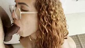 cheguei do trabalho cheio de tesao e fodi minha mulher na cozinha