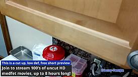 Dr Tampa gennemfører Kalani Luanas årlige undersøgelse med krøllet latina der spreder