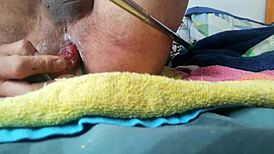 mi culito juega con juguetes anales