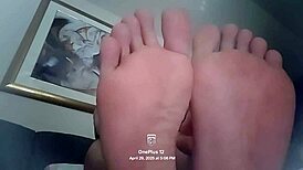 look at these barefeet flexing close-up for your foot fetish