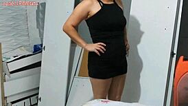 Amateur Seduces Installer, Pays With Xerecard For Ass Worship