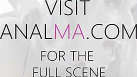 Menajeră asiatică obraznică primește pedeapsă anală de la mommy