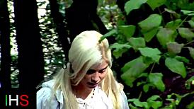 Fantastic outdoor threesome brings intense emotions and pleasure