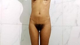 友達同士でおしっことお風呂でイチャイチャ