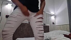 una sborrata pazzesca con cazzo enorme e buco del culo aperto per un enorme carico di sborra