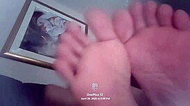 look at these barefeet flexing close-up for your foot fetish