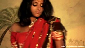 Seductive Milf Body Tempts Men!