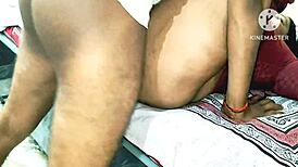 Indian Desi Bhabhi Interacts With Gym Boys in Homemade Scene