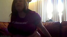 Does Azismiss Stuff Ice Cream in Her BBW Belly?