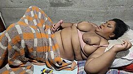 Futanari - Gruba Madrasta dostaje ogromny ładunek niespodziankę