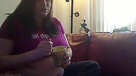 Azismiss tombul göbeğine dondurma mı dolduruyor?