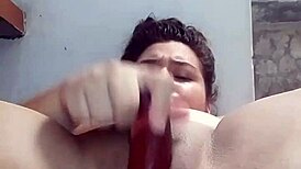 perra zorra masturbates and squirts big load