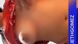 Atriz pornô Yulieth Gomez apalpa as delícias dela nos bastidores, quer ver?