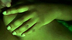 At slikke mine brystvorter føles så godt om natten, ikke?