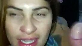 aqui nao tem beijinho, eu acordo ele com uma chupada gostosa no pau grande