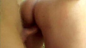 MILF Amerika dibengkokkan untuk facial dalam adegan matang gemuk.