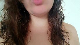 I'm ficando peladinha to arrumar the casa, but it's so hot I can't focuss