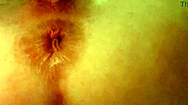 Drobná 18+ zrzka si užívá sólo vibraci a prstění kundy