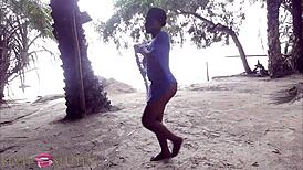 O Azgın Afrikalı Kaltağı Vahşi Ortada Buldum ve Siktim Bölüm 1 😈