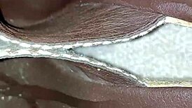 O vau, pravkar sem streljal cum po maminih seksi petah! 😜