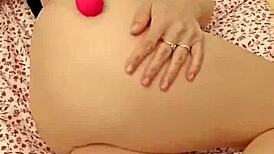 Cuando mi novia se va de casa yo pongo a mi suegra a chupar mi polla y me la foll� hasta por el culo