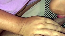 Roztomilá indická desi kurvička jebe tvrdě, cucá čůráka s plným sténáním